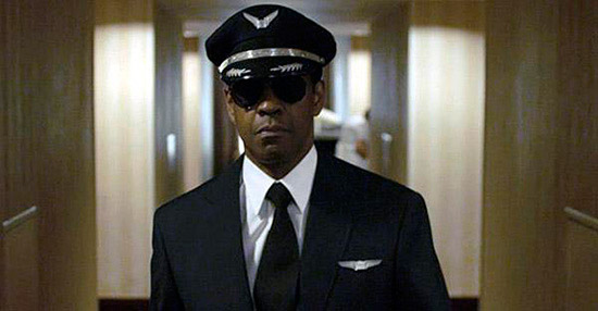 Whip (Denzel Washington, nominado al Oscar 2013) listo para enfrentar a sus demonios en “El Vuelo” (Flight – Robert Zemeckis)