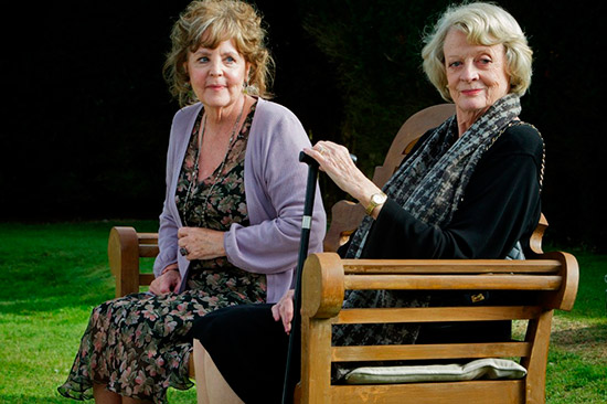 La gran Maggie Smith es la diva que revoluciona el hogar para cantantes de ópera retirados, aquí con Pauline Collins, en “Rigoletto en Apuros” (The Quartet – Dustin Hoffman – 2012)